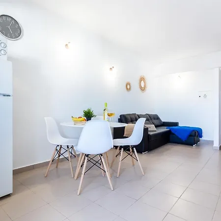 Lejlighed Behappy 10 Minutes From The Beach, Wifi & Ac